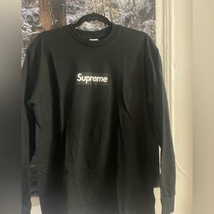 Medium supreme pullover. Black. Men’s size M.